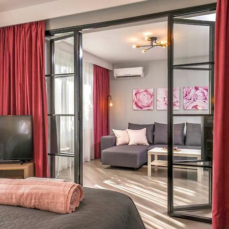 Rose One Bedroom Designer Apartment In City Centre By Flat Mаnager Sofia Exterior photo