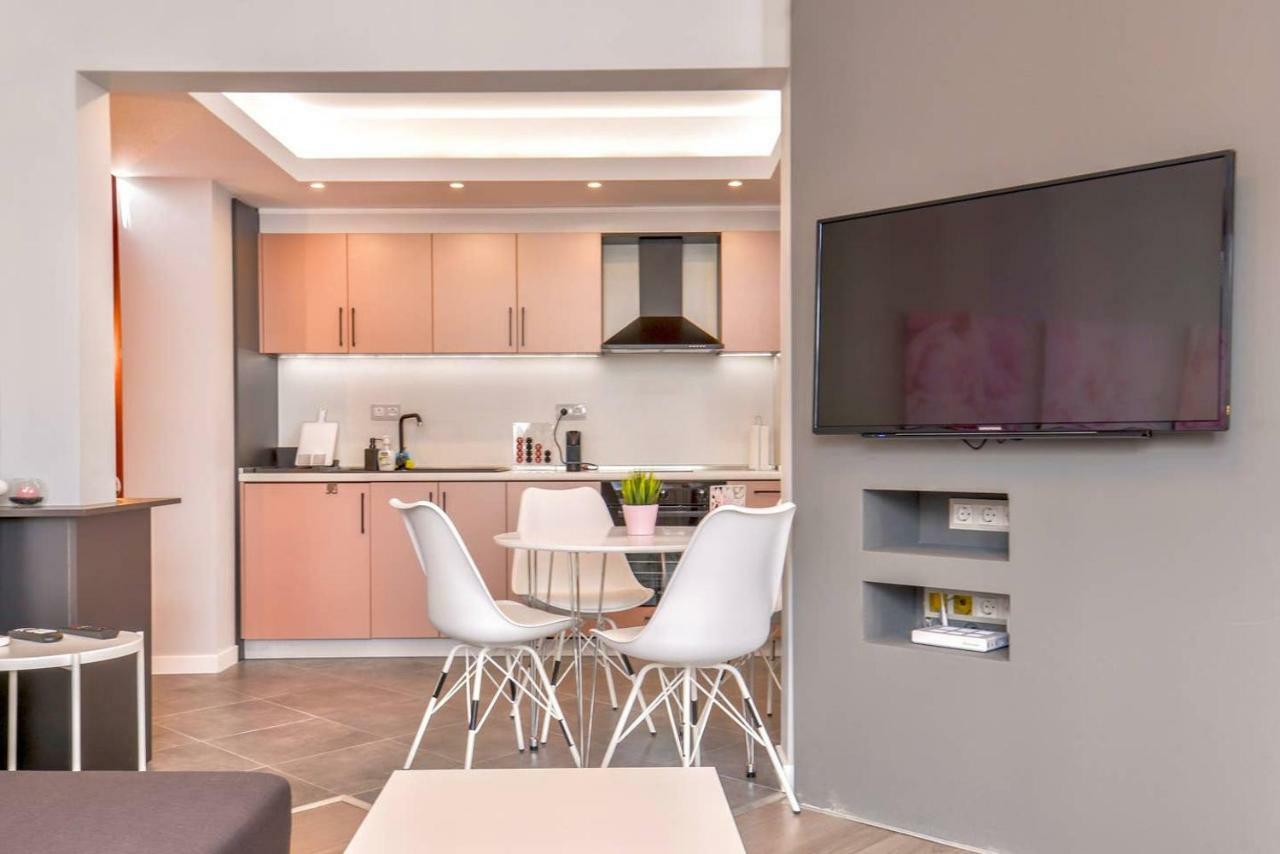 Rose One Bedroom Designer Apartment In City Centre By Flat Mаnager Sofia Exterior photo