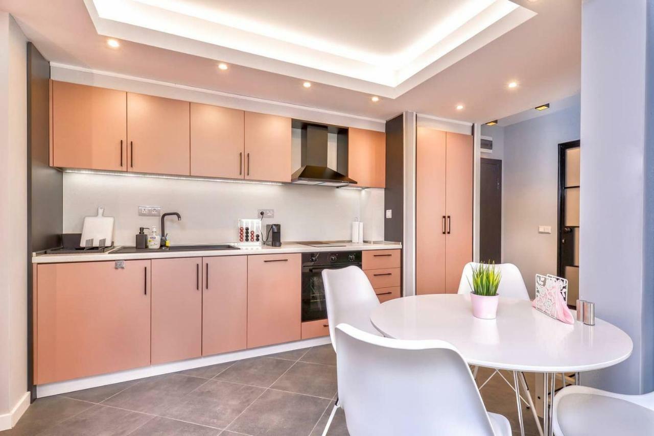 Rose One Bedroom Designer Apartment In City Centre By Flat Mаnager Sofia Exterior photo