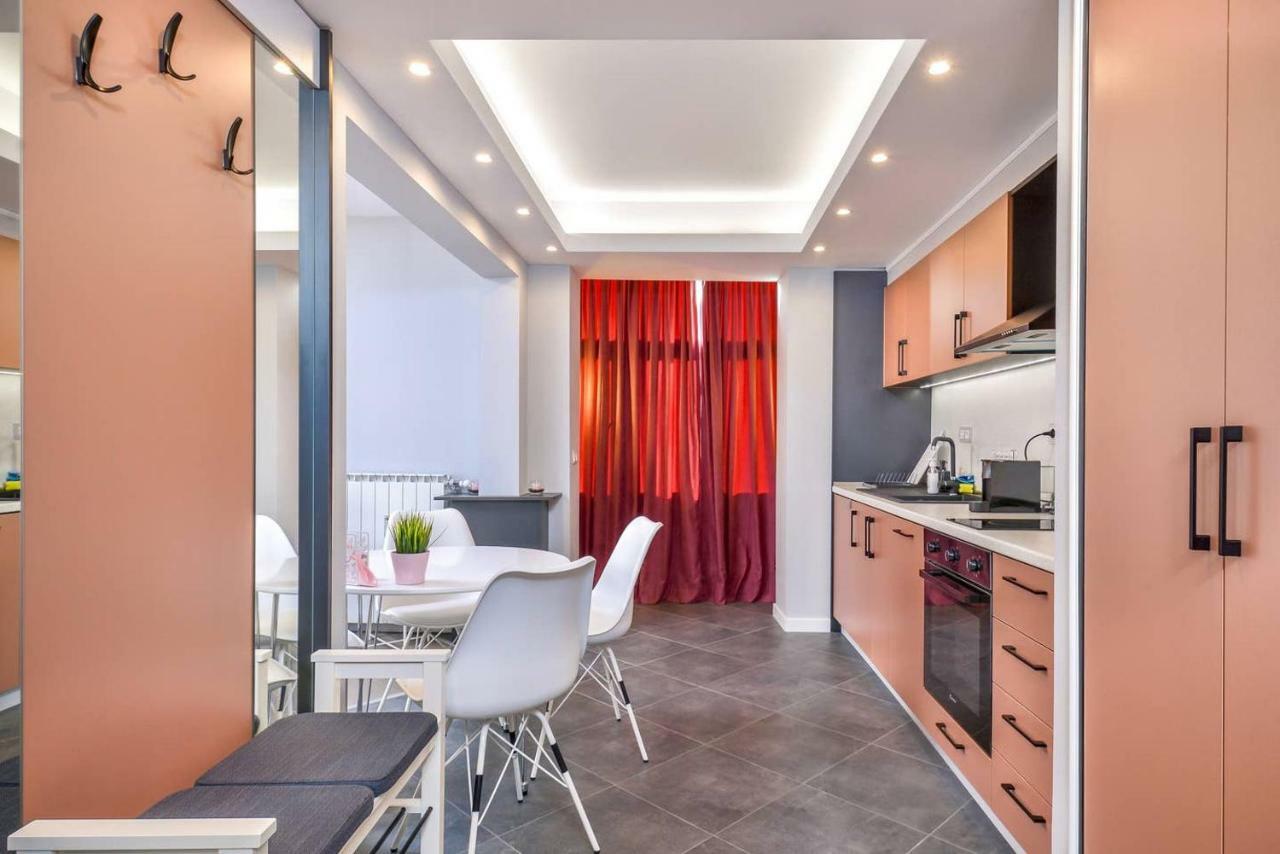 Rose One Bedroom Designer Apartment In City Centre By Flat Mаnager Sofia Exterior photo