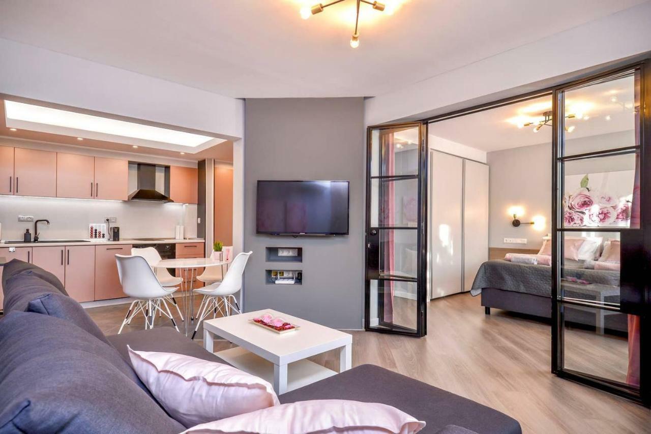 Rose One Bedroom Designer Apartment In City Centre By Flat Mаnager Sofia Exterior photo