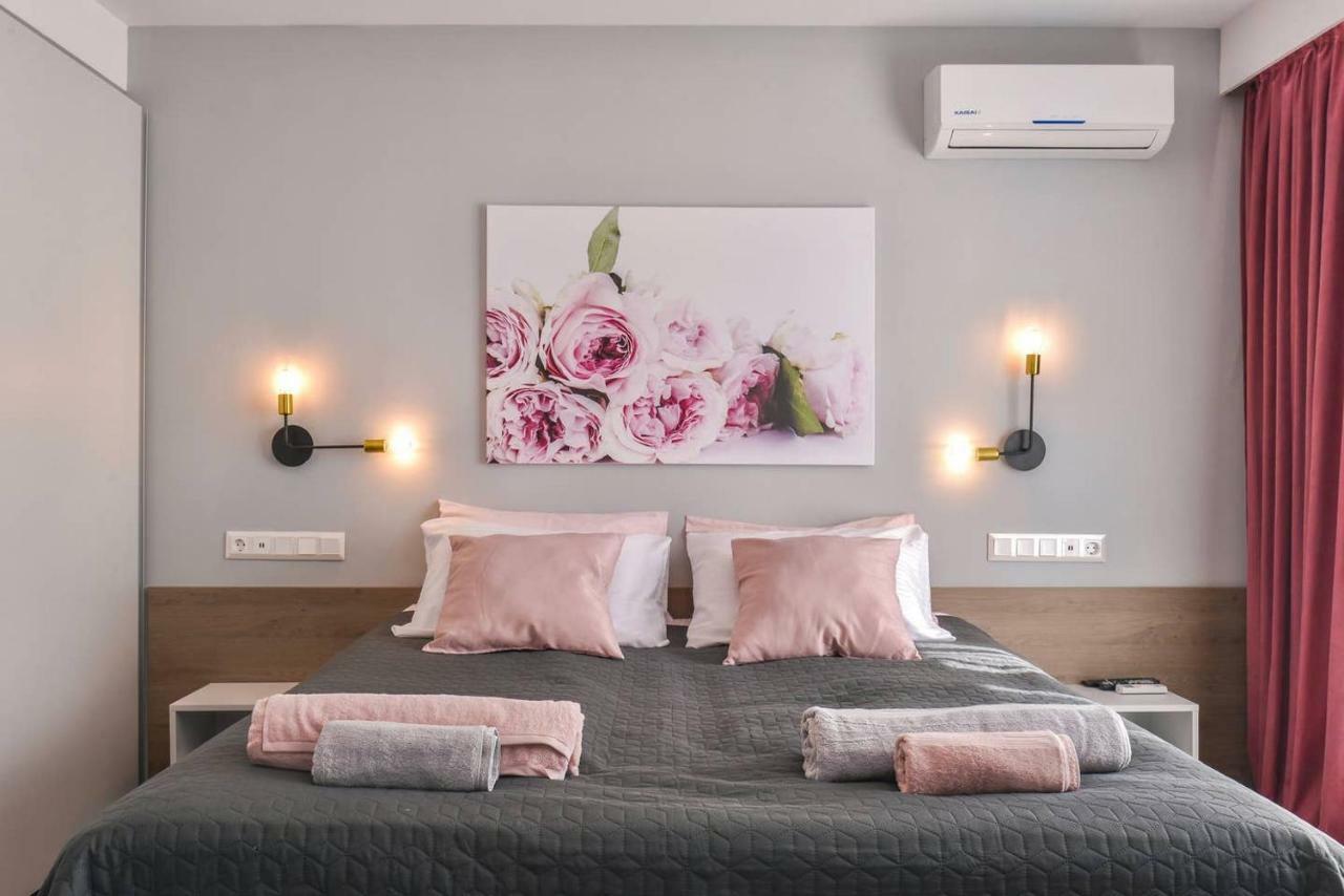 Rose One Bedroom Designer Apartment In City Centre By Flat Mаnager Sofia Exterior photo