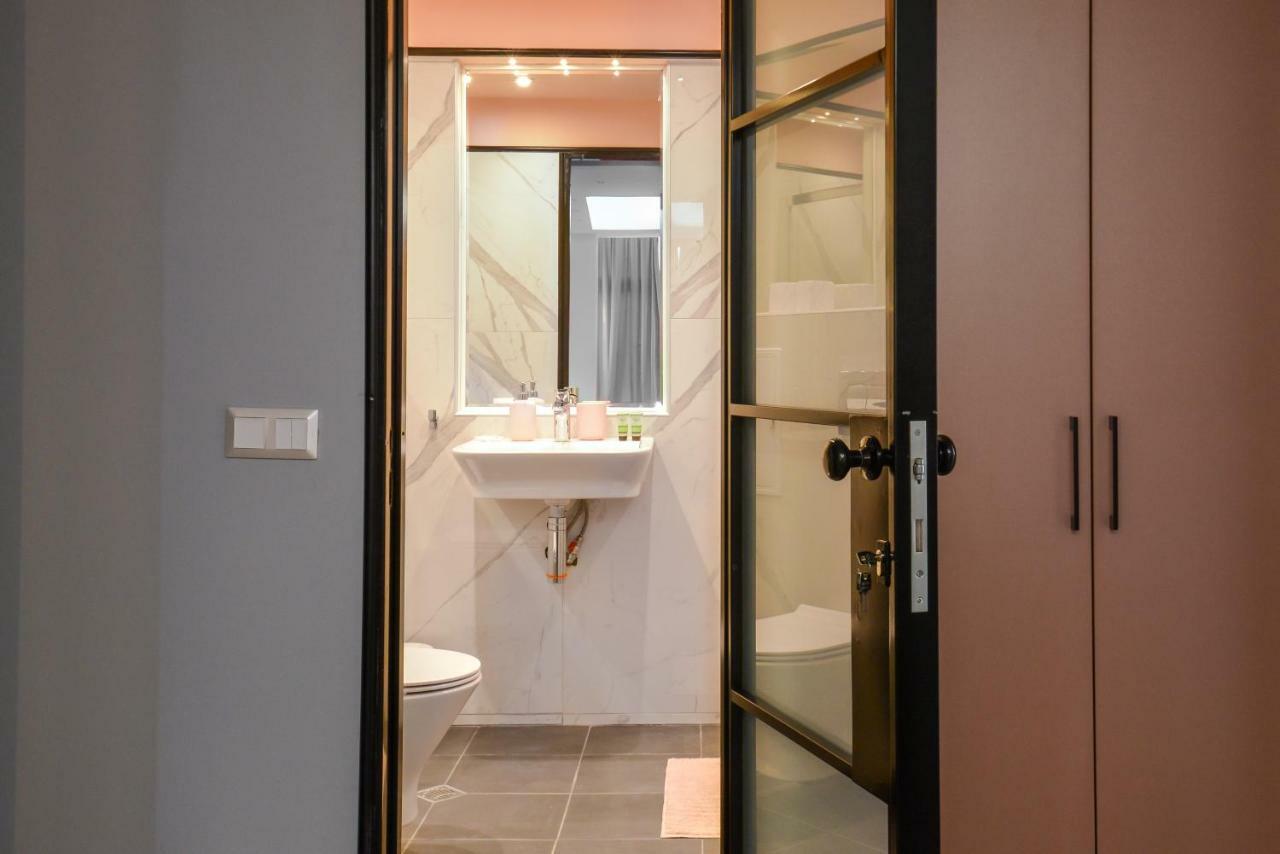 Rose One Bedroom Designer Apartment In City Centre By Flat Mаnager Sofia Exterior photo