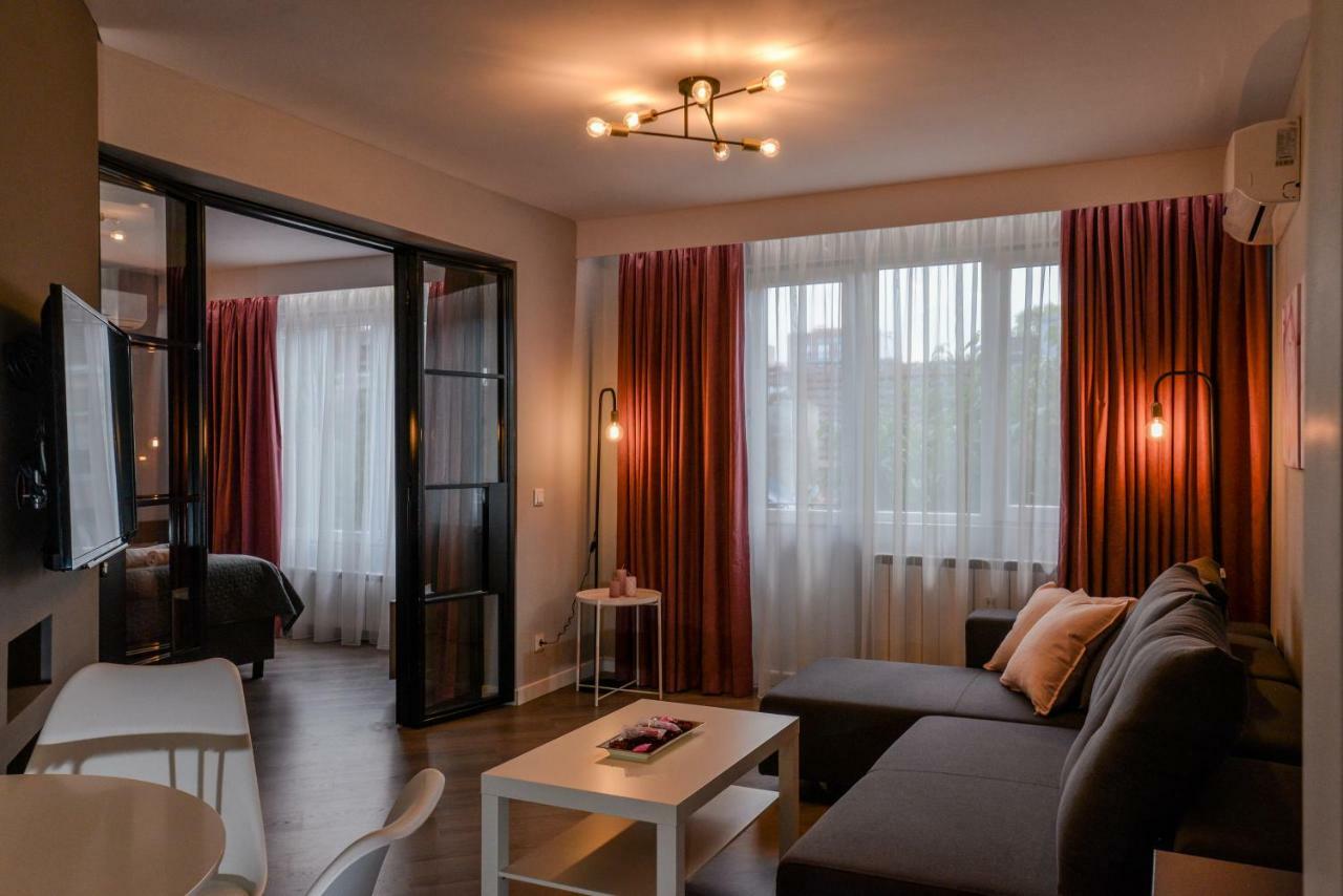 Rose One Bedroom Designer Apartment In City Centre By Flat Mаnager Sofia Exterior photo